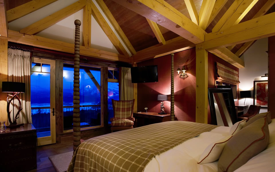 Bedroom 3 Bighorn Luxury Heli-Ski Lodge in Revelstoke