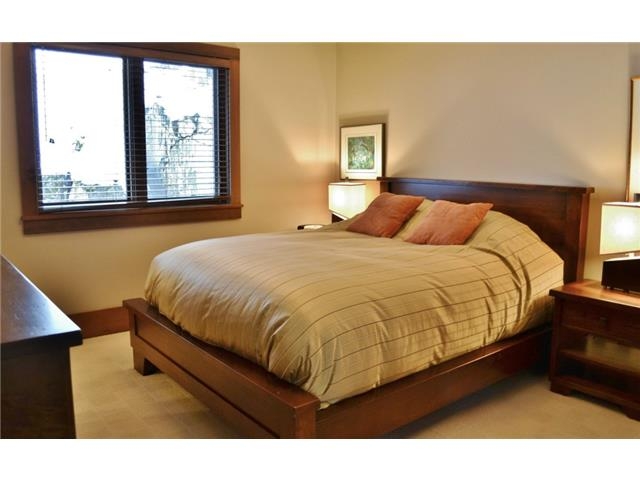 Spacious bedrooms - Luxury 6 bedroom chalet in Whistler
